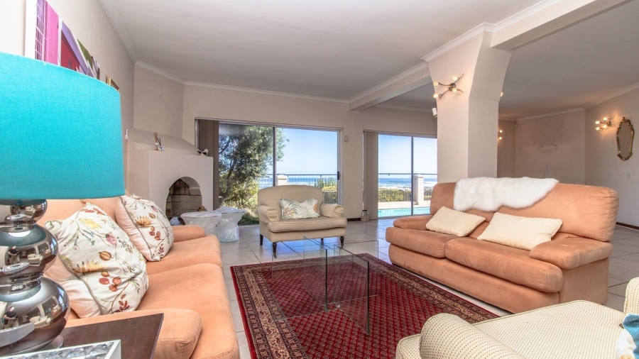 5 Bedroom Property for Sale in Sandbaai Western Cape